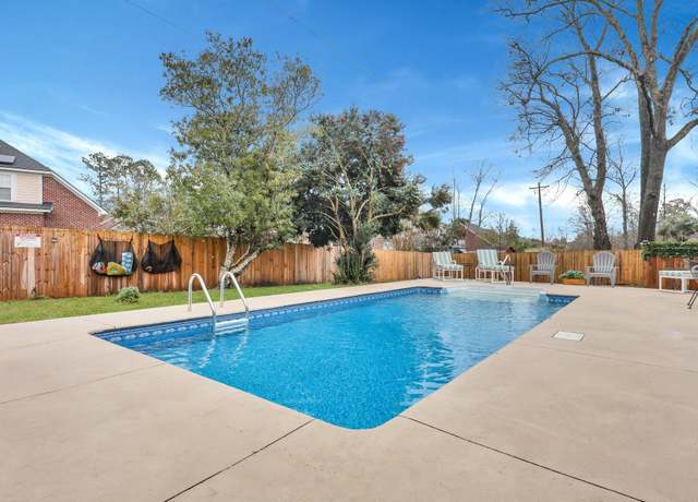 Property at 117 Swan Dr, Summerville, SC 29485, 3 beds, 2 baths