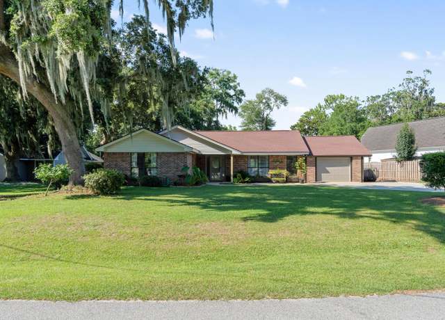 Property at 6118 Vaux Rd, Beaufort, SC 29906, 3 beds, 2 baths