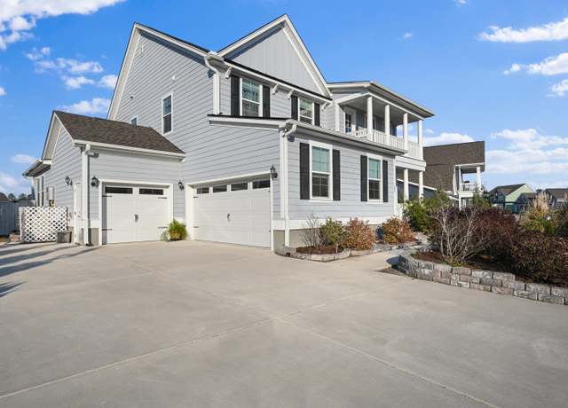 Property at 625 Sienna Way, Summerville, SC 29486, 5 beds, 3.5 baths