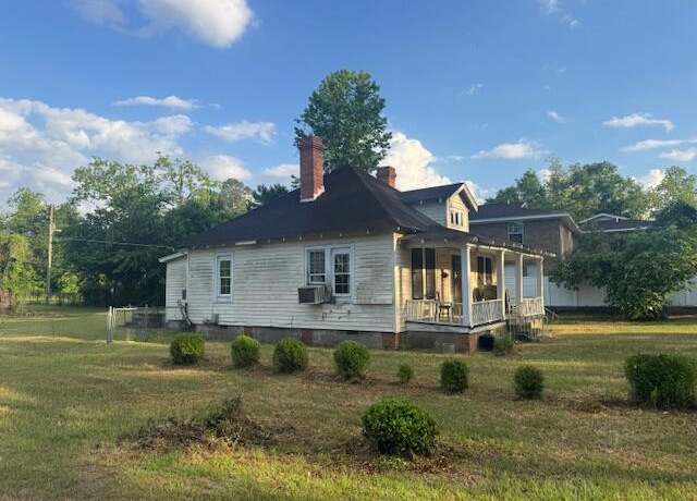 Property at 1090 College Ave, Orangeburg, SC 29115, 3 beds, 1 bath