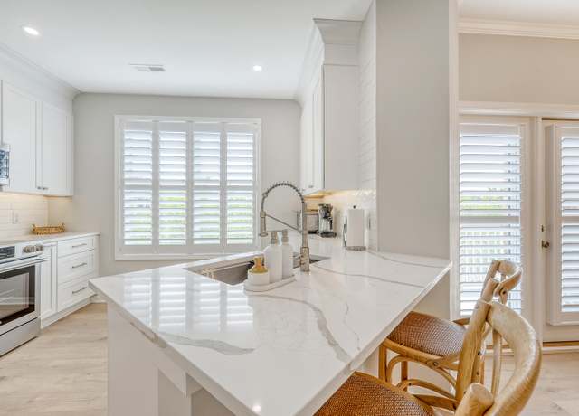 Property at 260 Seven Farms Dr #306, Charleston, SC 29492, 2 beds, 2 baths