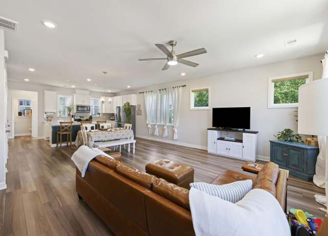 Property at 210 Winding River Dr, Johns Island, SC 29455, 3 beds, 2.5 baths