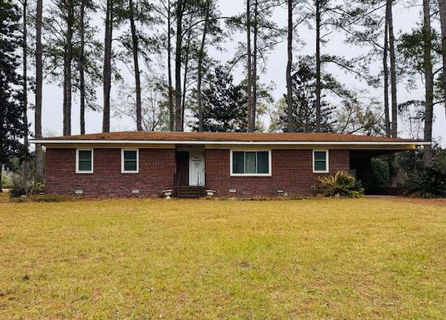 Property at 301 W Pulaski Dr, Hampton, SC 29924, 4 beds, 2 baths