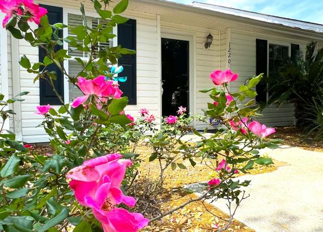 Property at 1220 Apex Ln, Charleston, SC 29412, 2 beds, 2 baths
