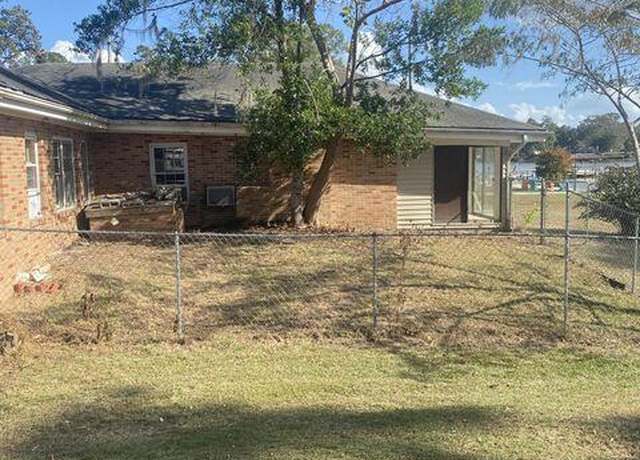 Property at 1205 Davis St, Manning, SC 29102, 2 beds, 2 baths