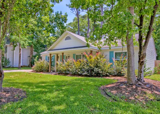 Property at 528 Castle Hall Rd, Mount Pleasant, SC 29464, 3 beds, 2 baths