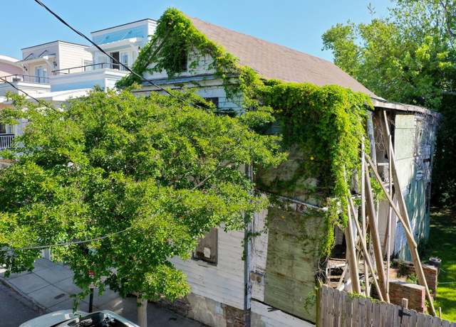 Property at 20 Felix St, Charleston, SC 29403, 4 beds, 2 baths
