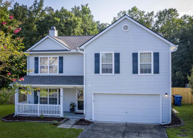 Property at 5022 Basnett Dr, Summerville, SC 29485, 4 beds, 2.5 baths