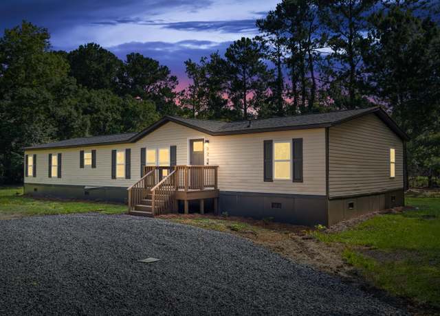 Property at 328 Glen St, Summerville, SC 29483, 5 beds, 3 baths