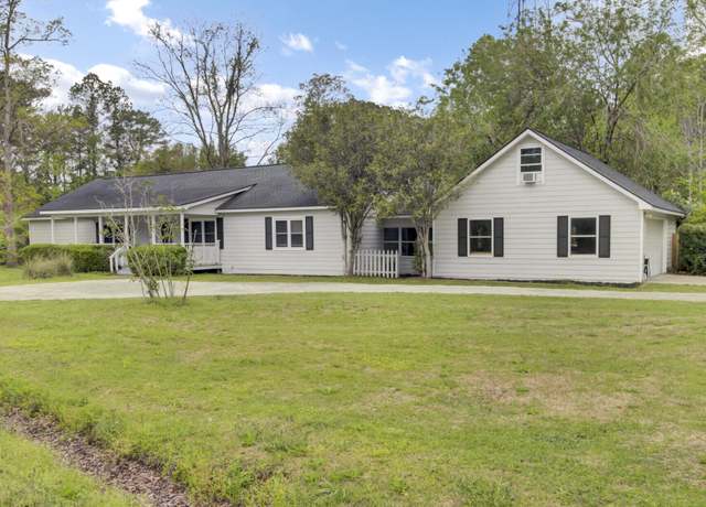 Property at 509 Hill St, Moncks Corner, SC 29461, 5 beds, 2.5 baths