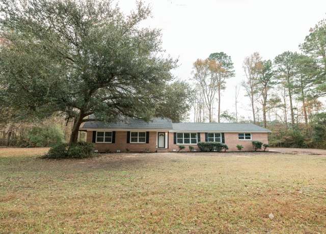 Property at 106 Reardon Ave, Walterboro, SC 29488, 4 beds, 3 baths