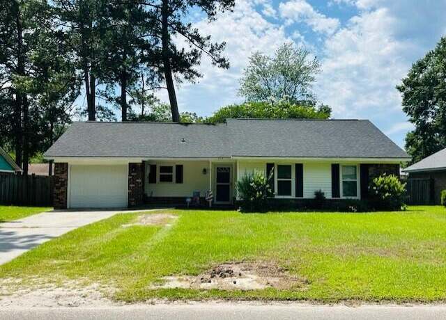 Property at 214 Four Iron Dr, Summerville, SC 29483, 3 beds, 2 baths