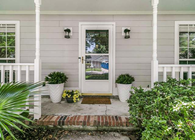Property at 543 Castle Hall Rd, Mount Pleasant, SC 29464, 3 beds, 2.5 baths