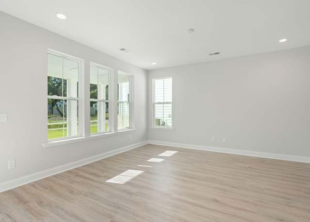 Property at 341 Chapman Cir, Goose Creek, SC 29445, 3 beds, 2.5 baths