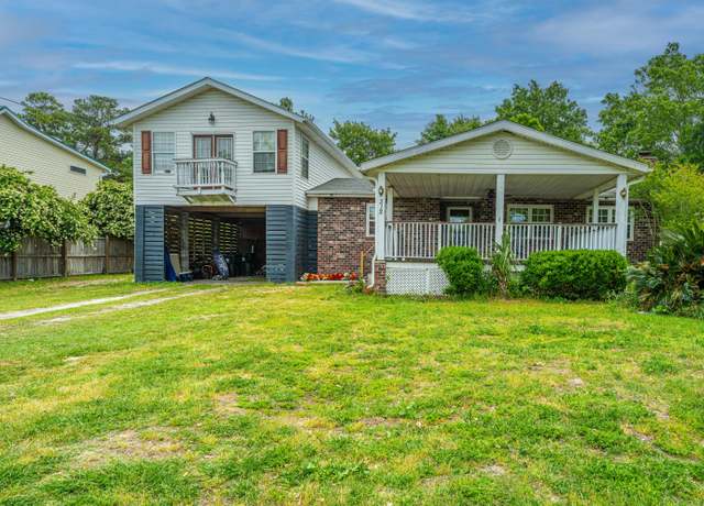 Property at 312 Lake Moultrie Dr, Bonneau, SC 29431, 4 beds, 2 baths