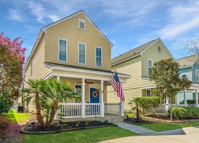 Property at 425 Verbena Ave, Summerville, SC 29483, 3 beds, 2.5 baths
