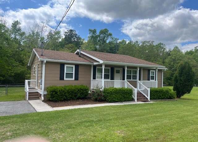 Property at 136 Gailmoor Dr, Ladson, SC 29456, 3 beds, 2 baths