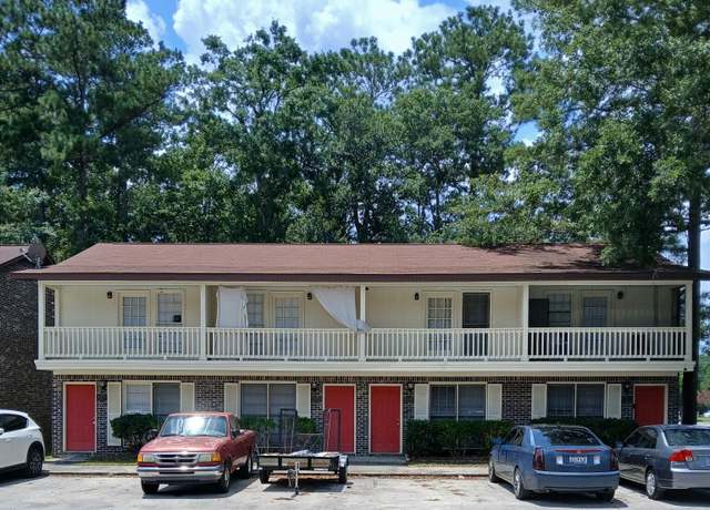 Property at 106 Colonial Ct, Summerville, SC 29483, 8 beds, 6 baths