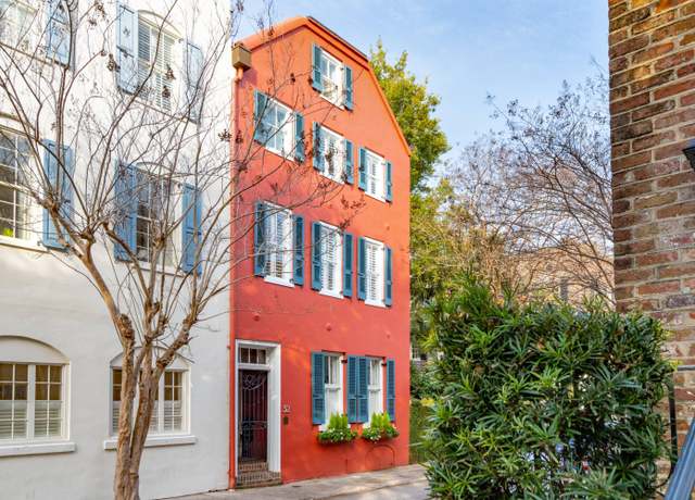 Property at 32 Tradd St, Charleston, SC 29401, 4 beds, 3.5 baths