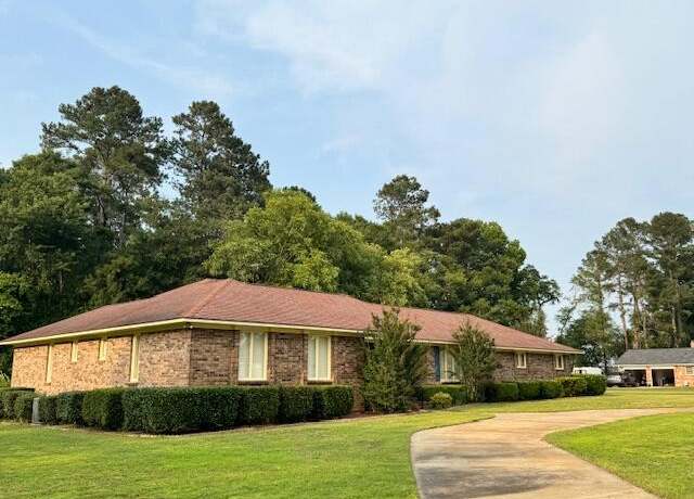 Property at 1682 Heritage Dr, Manning, SC 29102, 3 beds, 2.5 baths