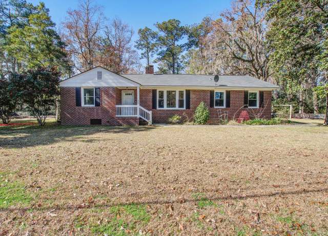 Property at 425 Ravenwood Rd, Walterboro, SC 29488, 3 beds, 2 baths