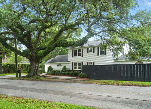Property at 51 Stocker Dr, Charleston, SC 29407, 5 beds, 3.5 baths