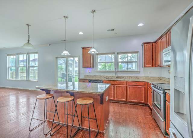 Property at 531 Crossland Dr, Moncks Corner, SC 29461, 5 beds, 2.5 baths