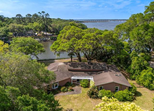 Property at 1405 S Edgewater Dr, Charleston, SC 29407, 4 beds, 2.5 baths