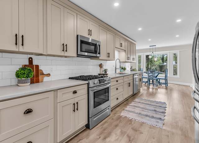 Property at 1541 Hutton Pl, Charleston, SC 29407, 4 beds, 3 baths