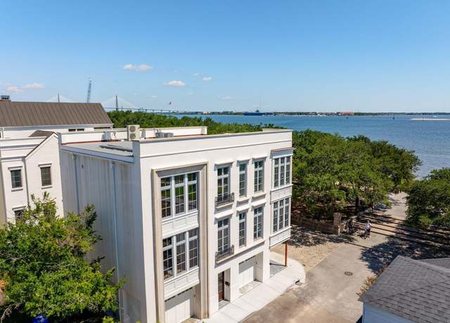 Property at 4 Exchange St, Charleston, SC 29401, 2 beds, 2.5 baths