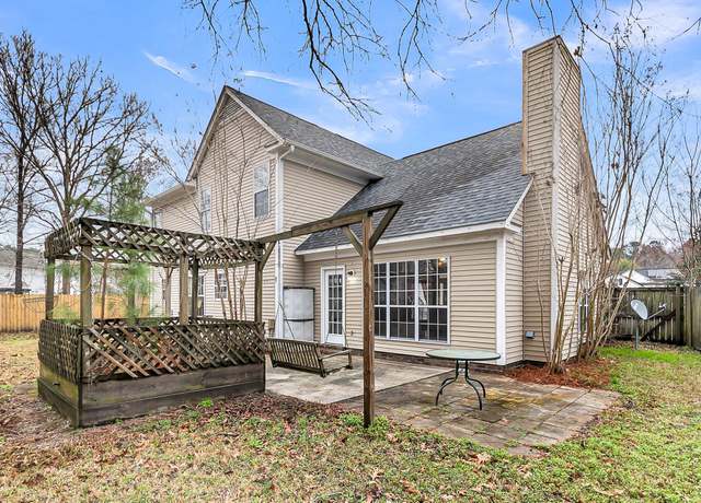 Property at 113 Hartley Hall Ct, Summerville, SC 29485, 3 beds, 2.5 baths