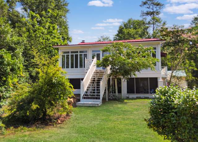 Property at 1201 Crescent Dr, Summerton, SC 29148, 3 beds, 2 baths