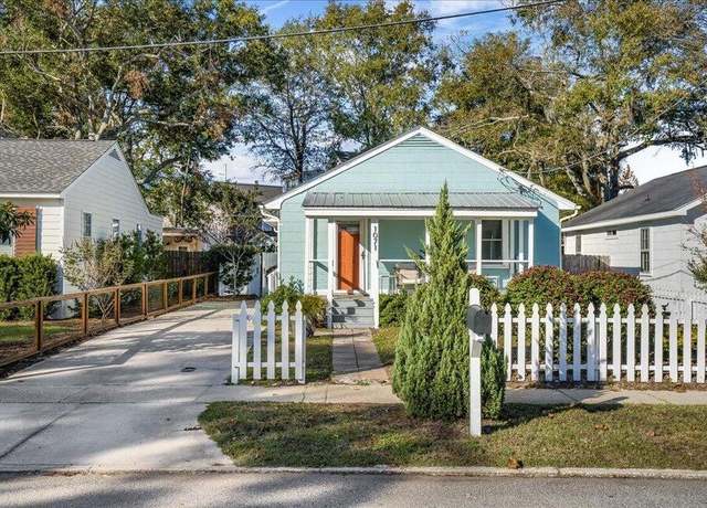 Property at 1071 Lockhart St, North Charleston, SC 29405, 4 beds, 2 baths