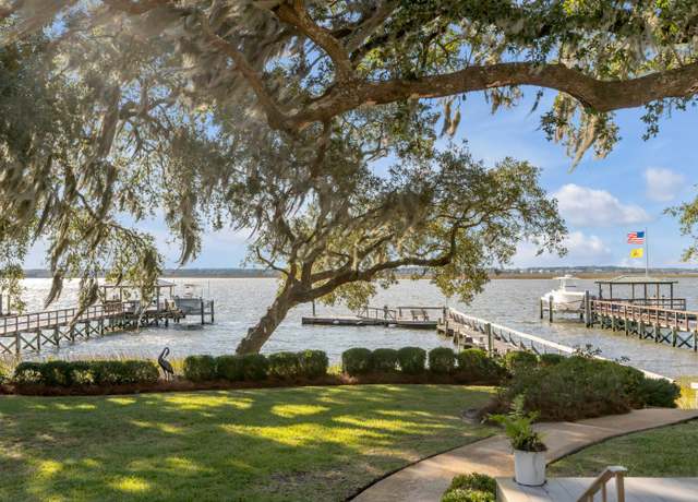 Property at 119 Riverland Dr, Charleston, SC 29412, 3 beds, 2.5 baths