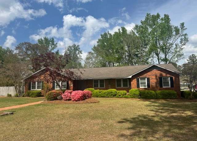 Property at 1153 Cherokee Dr, Manning, SC 29102, 4 beds, 3 baths