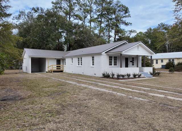 Property at 220 Thompson St, Walterboro, SC 29488, 4 beds, 2 baths