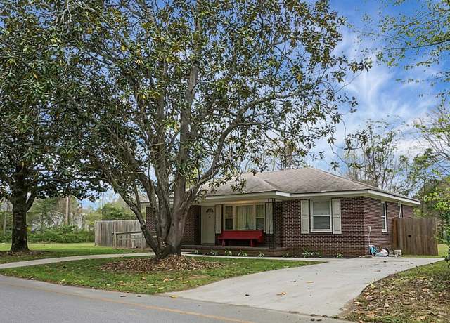 Property at 116 Magnolia St, Bonneau, SC 29431, 3 beds, 1 bath
