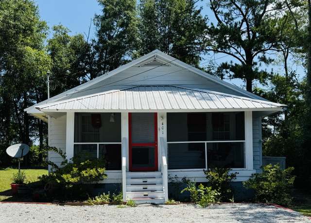Property at 401 Middle St, Hampton, SC 29924, 2 beds, 1 bath