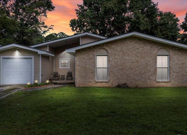 Property at 212 Kentucky Dr, Ladson, SC 29456, 4 beds, 2 baths