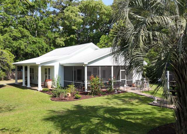 Property at 104 Waccamaw Dr, Summerville, SC 29485, 2 beds, 2 baths