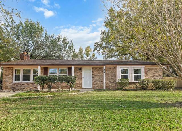 Property at 101 Robin Ct, Summerville, SC 29485, 3 beds, 1.5 baths