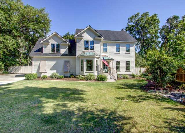 Property at 1081 Groves Manor Ct, Mount Pleasant, SC 29464, 5 beds, 3.5 baths