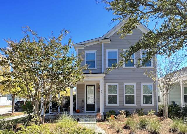 Property at 251 Summers Dr, Summerville, SC 29485, 3 beds, 2.5 baths