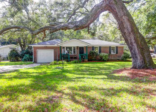 Property at 925 Center St, Mount Pleasant, SC 29464, 3 beds, 2 baths