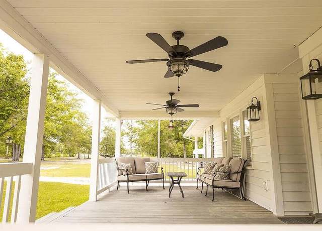 Property at 201 Welles Ln, Walterboro, SC 29488, 3 beds, 2 baths