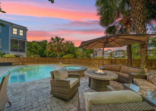 Property at 764 Post Oak Dr, Mount Pleasant, SC 29464, 5 beds, 3.5 baths