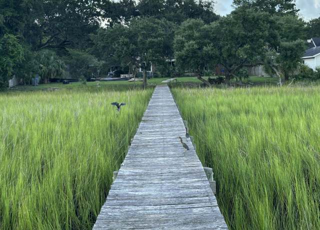 Property at 932 N Shem Dr, Mount Pleasant, SC 29464, 4 beds, 3 baths