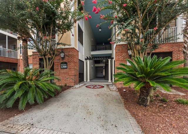 Property at 1304 Basildon Rd, Mount Pleasant, SC 29466, 2 beds, 2 baths