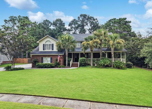 Property at 102 Castle Harbor Dr, Summerville, SC 29483, 4 beds, 2.5 baths