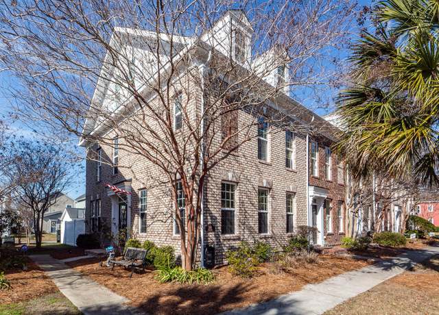 Property at 826 Rue Dr, Charleston, SC 29414, 3 beds, 3.5 baths